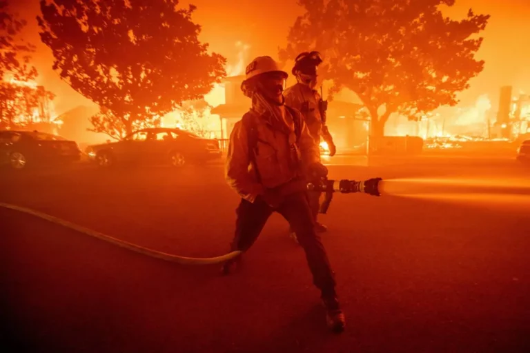 Firemen hosing a fire (Courtesy FMT under a Creative Commons License) https://creativecommons.org/licenses/by/4.0/