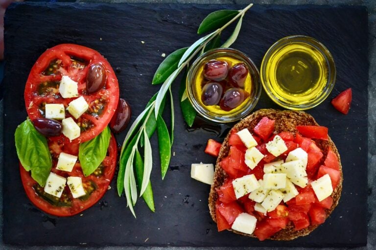 dakos, tomato, olives