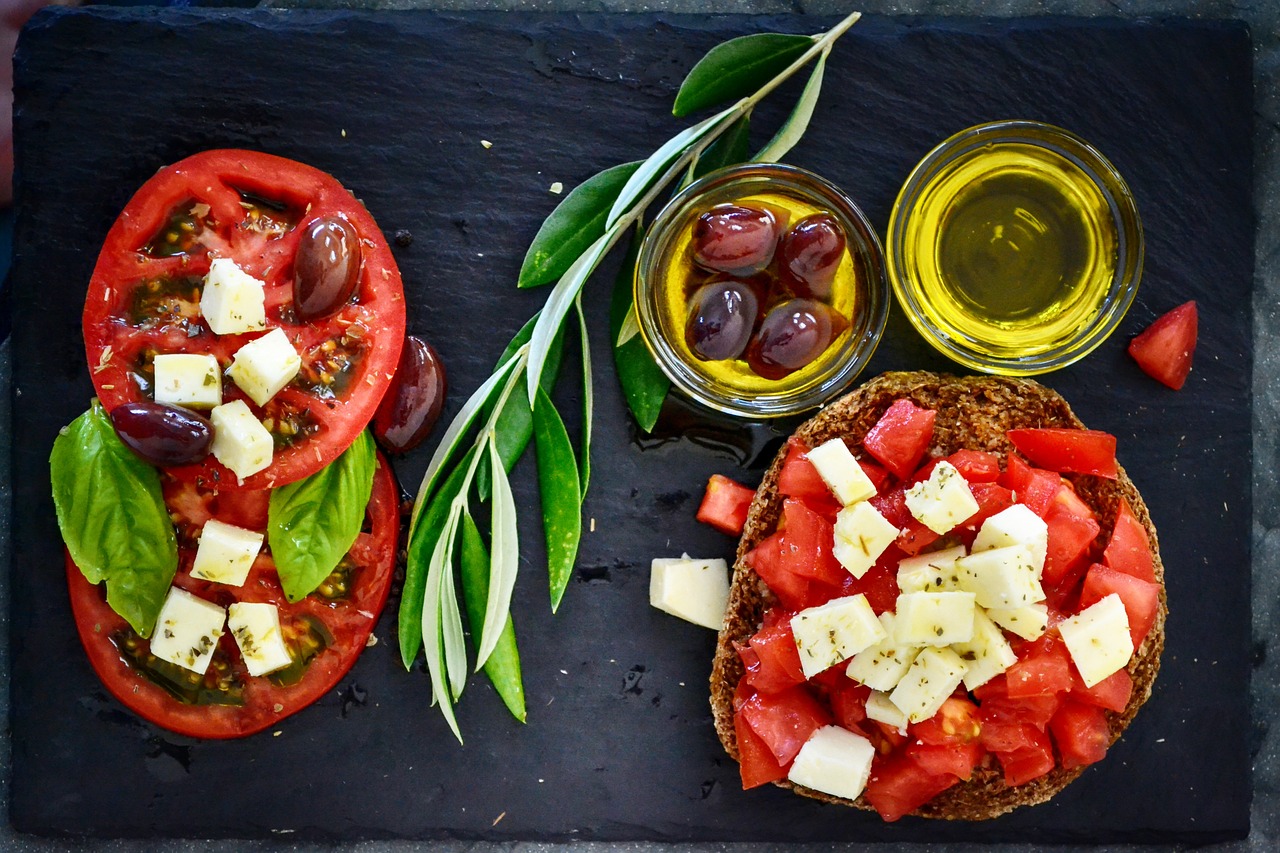 dakos, tomato, olives