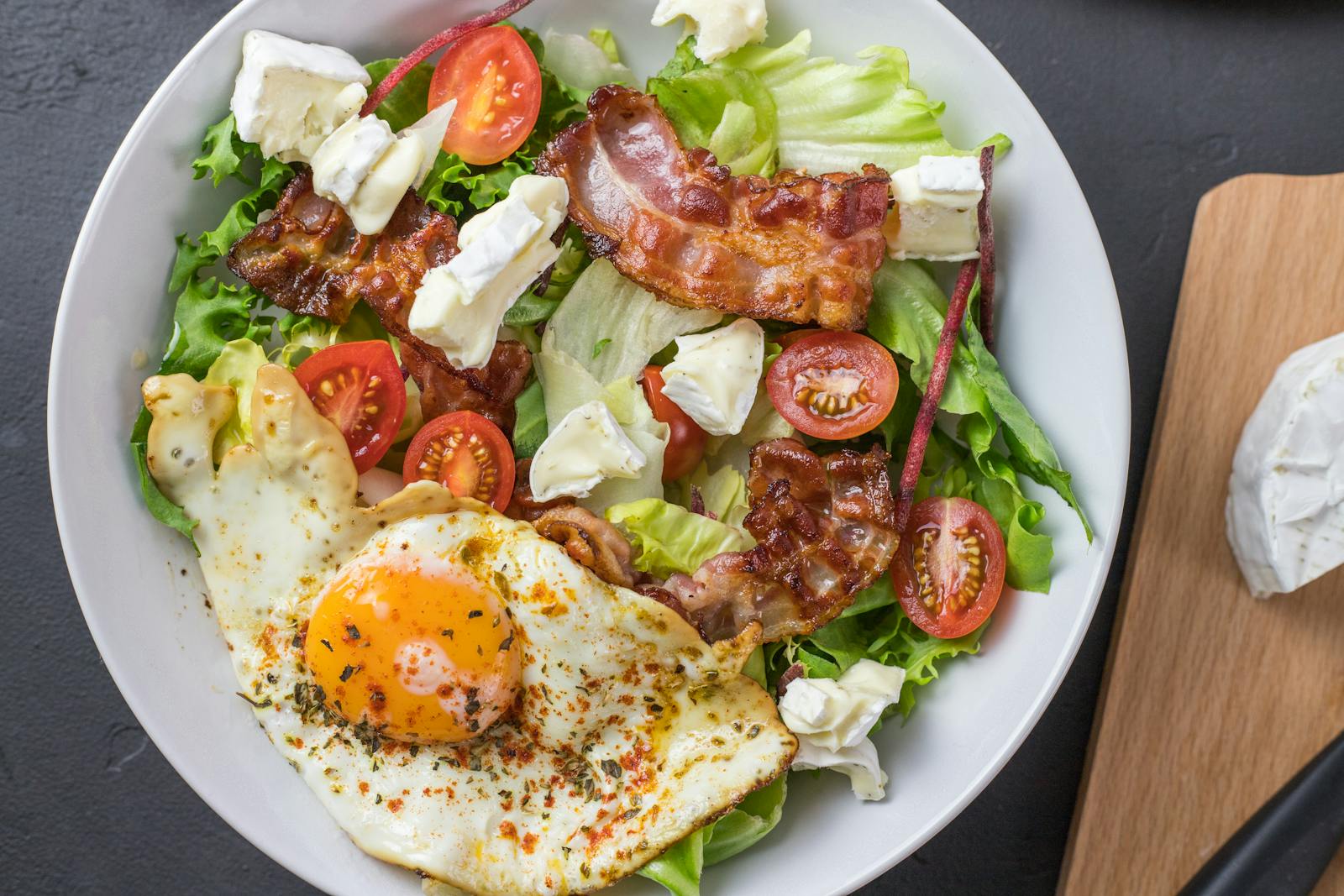 Ketogenic Salad on a Bowl