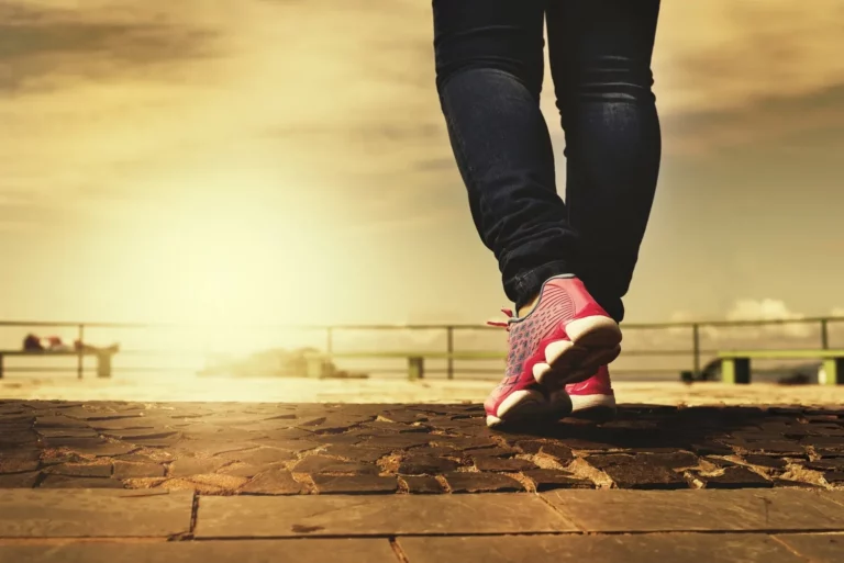 Legs of a person exercising (Courtesy Pixabay)