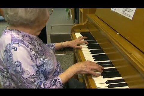 102-year-old Florence with dementia playing the piano